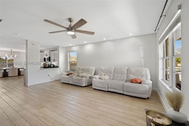 572 NE 6th Pl, Homestead, FL 33034