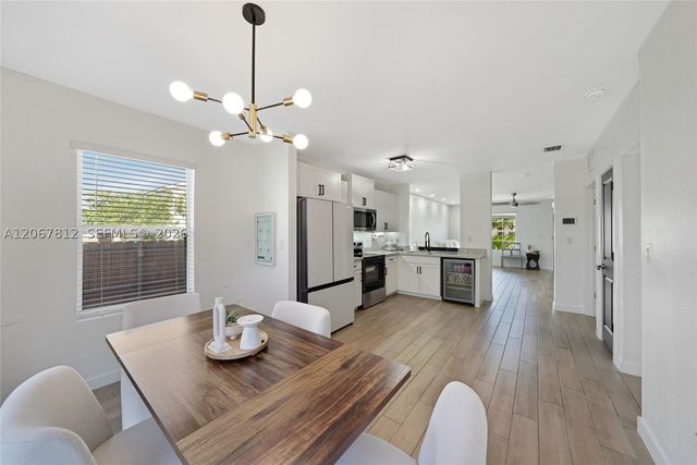 572 NE 6th Pl, Homestead, FL 33034