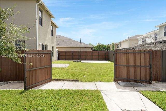 572 NE 6th Pl, Homestead, FL 33034