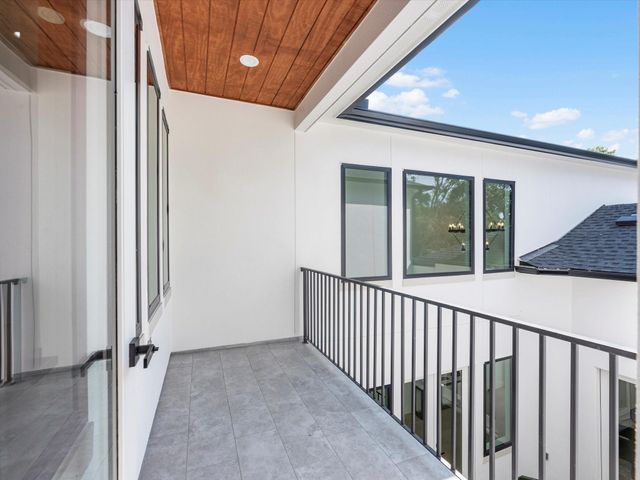 811 Woodstock Street, Bellaire, TX 77401