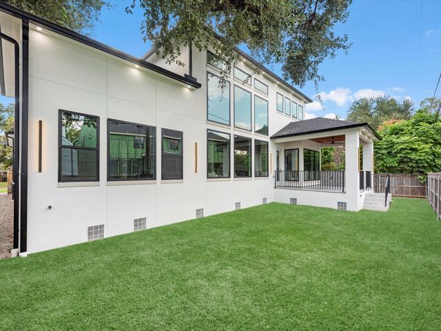 811 Woodstock Street, Bellaire, TX 77401