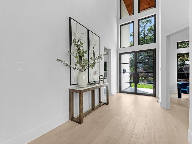 811 Woodstock Street, Bellaire, TX 77401