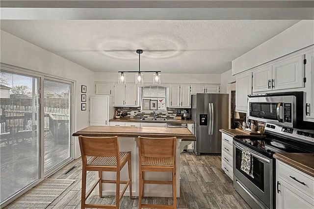 320 NW Palmer Street, Blue Springs, MO 64014