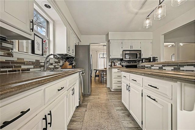 320 NW Palmer Street, Blue Springs, MO 64014