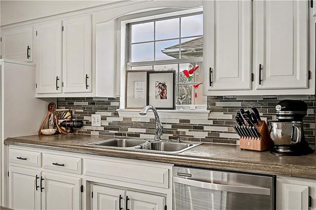 320 NW Palmer Street, Blue Springs, MO 64014