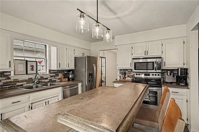 320 NW Palmer Street, Blue Springs, MO 64014