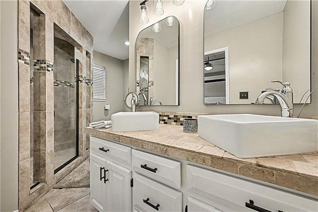 320 NW Palmer Street, Blue Springs, MO 64014