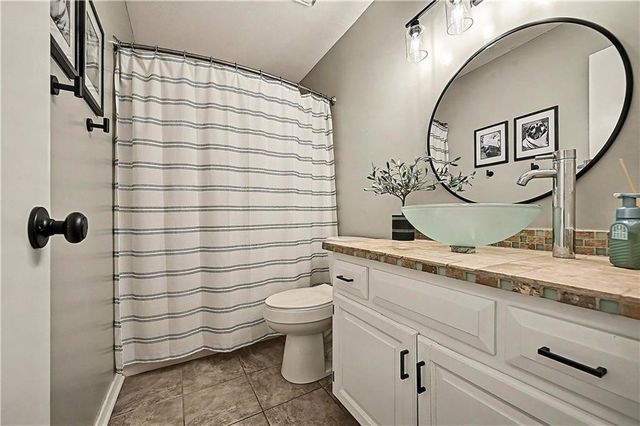 320 NW Palmer Street, Blue Springs, MO 64014