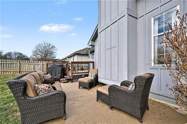 320 NW Palmer Street, Blue Springs, MO 64014