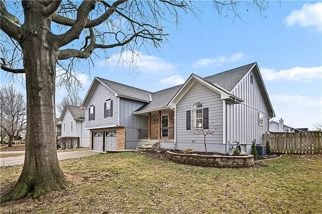 320 NW Palmer Street, Blue Springs, MO 64014