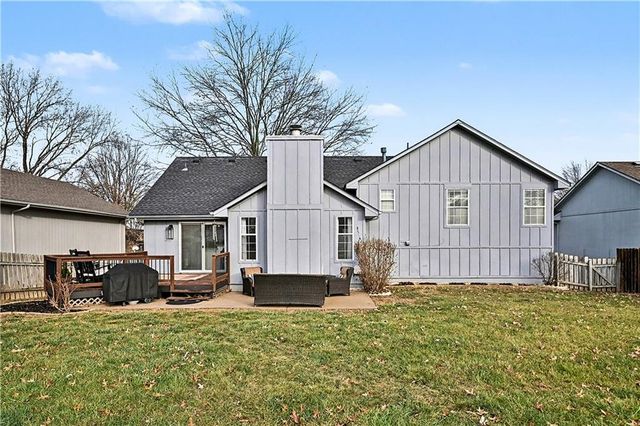 320 NW Palmer Street, Blue Springs, MO 64014