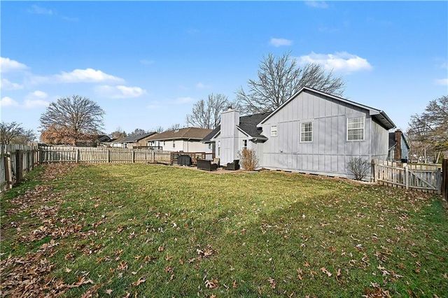 320 NW Palmer Street, Blue Springs, MO 64014