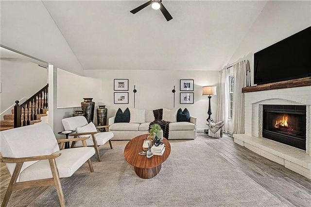 320 NW Palmer Street, Blue Springs, MO 64014