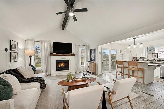 320 NW Palmer Street, Blue Springs, MO 64014