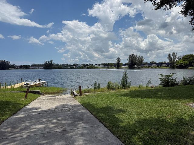 4491 Crystal Lake Drive 201a, Pompano Beach, FL 33064