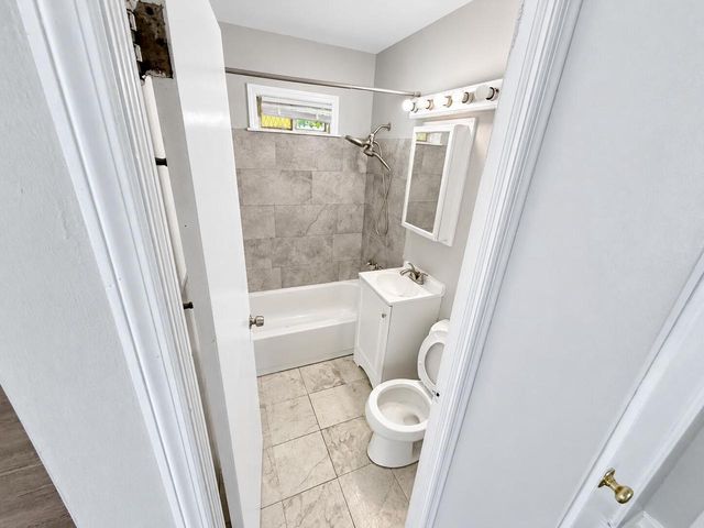 4226 W Courtland AVENUE, Milwaukee, WI 53209
