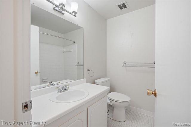 11810 Ina Drive 70, Sterling Heights, MI 48312