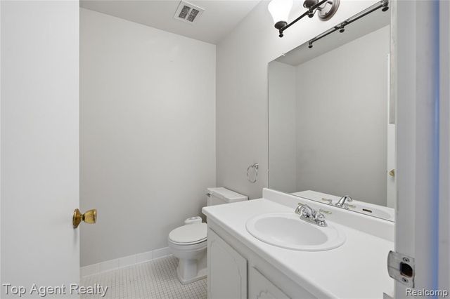 11810 Ina Drive 70, Sterling Heights, MI 48312