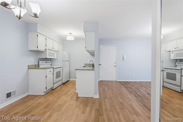 11810 Ina Drive 70, Sterling Heights, MI 48312