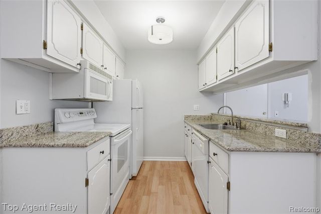 11810 Ina Drive 70, Sterling Heights, MI 48312