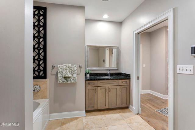 70 Railroad Place APT 405, Saratoga Springs, NY 12866
