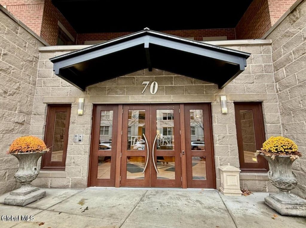 70 Railroad Place APT 405, Saratoga Springs, NY 12866