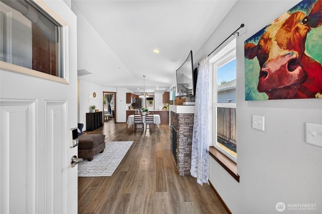 523 E Van Dam Place, Buckley, WA 98321