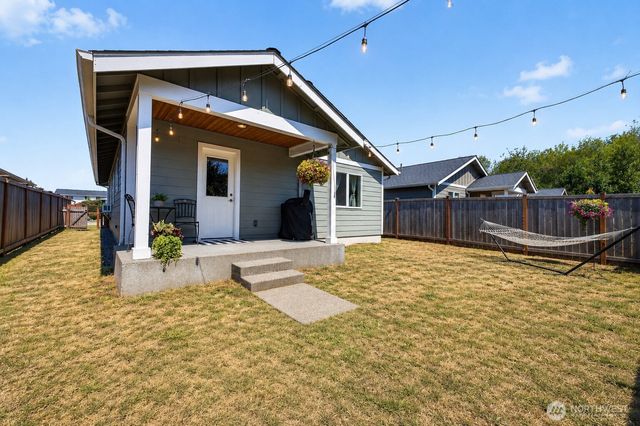 523 E Van Dam Place, Buckley, WA 98321