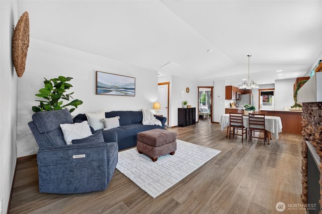 523 E Van Dam Place, Buckley, WA 98321
