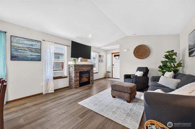 523 E Van Dam Place, Buckley, WA 98321
