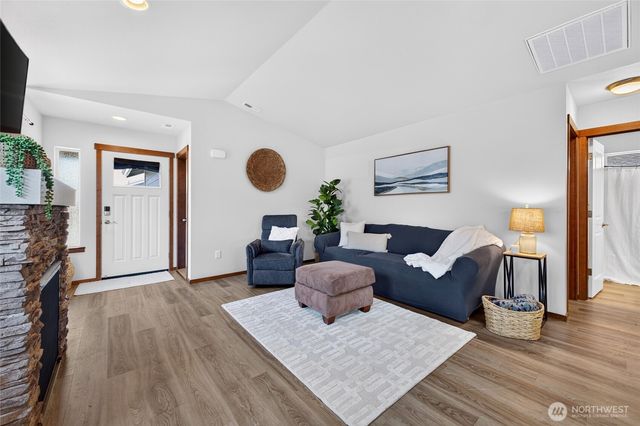 523 E Van Dam Place, Buckley, WA 98321