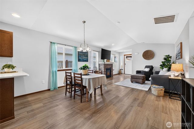 523 E Van Dam Place, Buckley, WA 98321