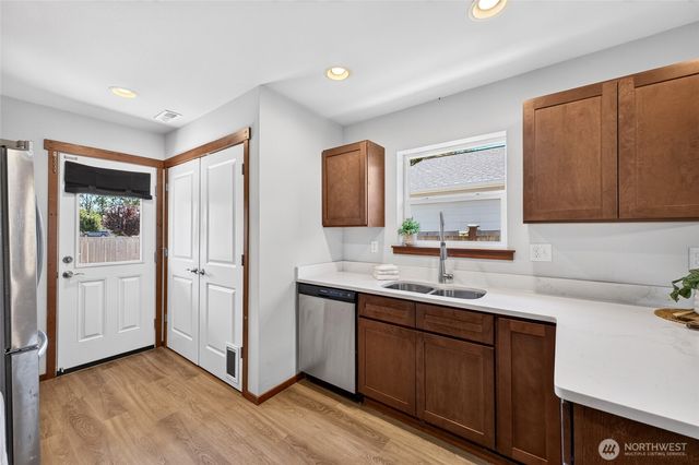 523 E Van Dam Place, Buckley, WA 98321
