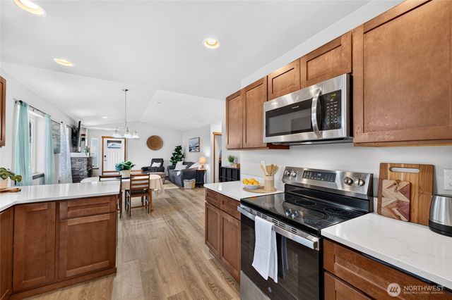 523 E Van Dam Place, Buckley, WA 98321