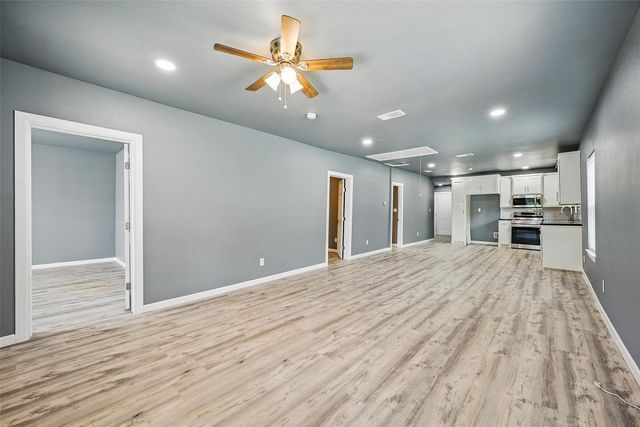 906 S Willow Street, Sherman, TX 75090