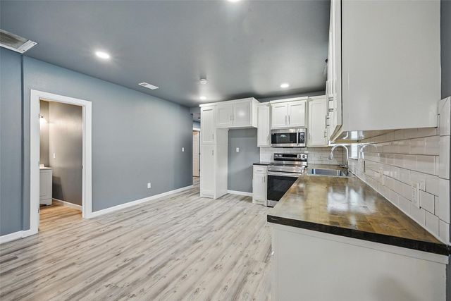 906 S Willow Street, Sherman, TX 75090