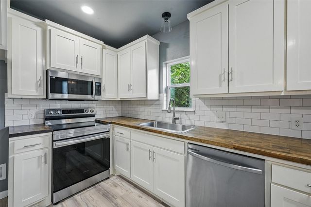 906 S Willow Street, Sherman, TX 75090