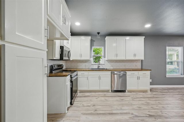 906 S Willow Street, Sherman, TX 75090