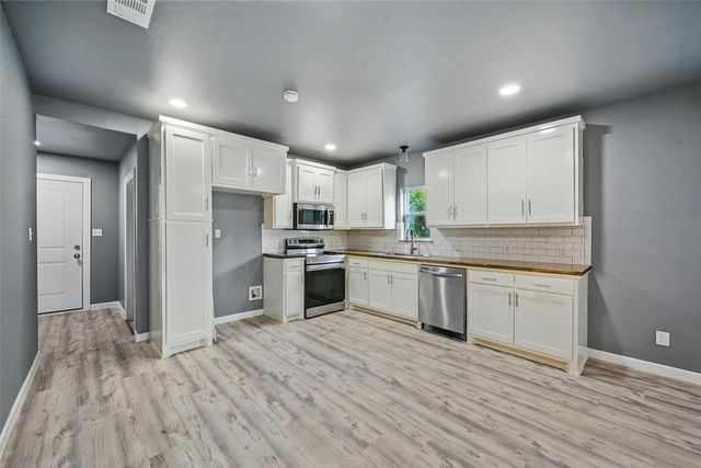 906 S Willow Street, Sherman, TX 75090
