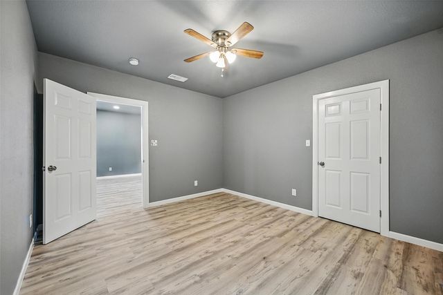 906 S Willow Street, Sherman, TX 75090