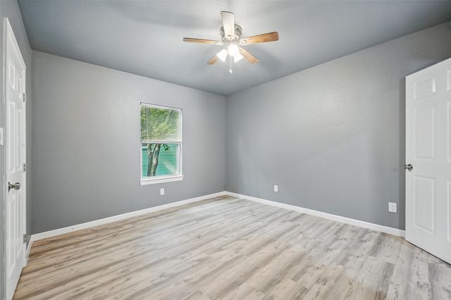 906 S Willow Street, Sherman, TX 75090