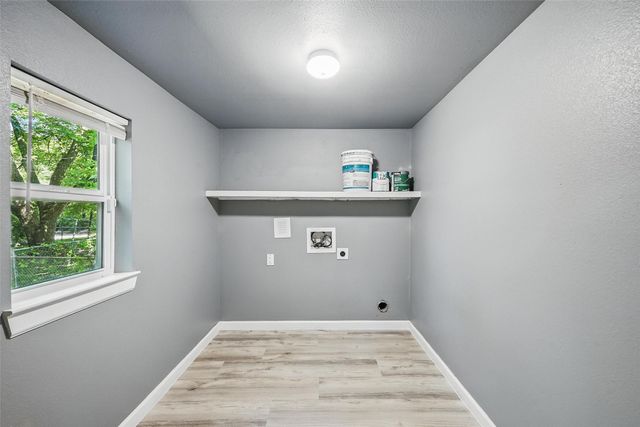 906 S Willow Street, Sherman, TX 75090