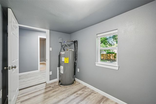 906 S Willow Street, Sherman, TX 75090