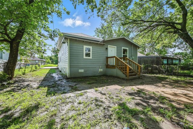 906 S Willow Street, Sherman, TX 75090