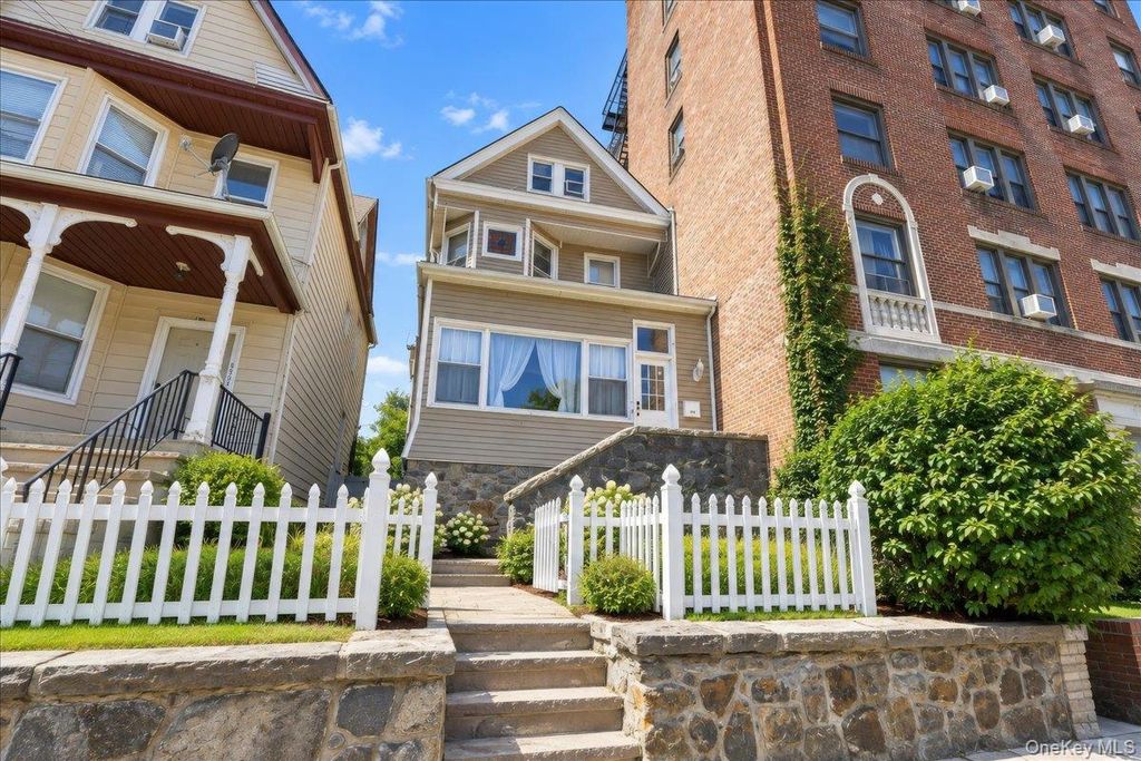 183 Saratoga Avenue, Yonkers, NY 10705 — photo 2
