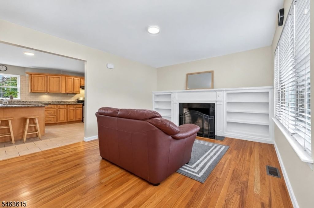 587 Greenbrook Rd, North Plainfield Boro, NJ 07063 — photo 4
