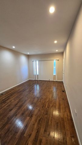 8551 S Manistee Avenue, Chicago, IL 60617