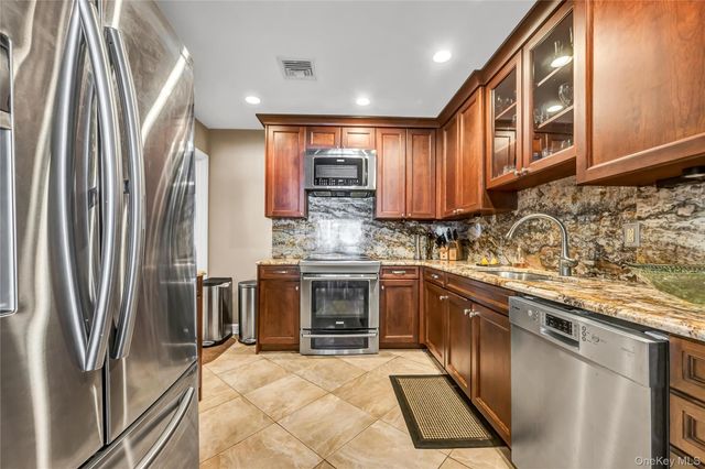 8 Fawn Ridge 8, Millwood, NY 10546