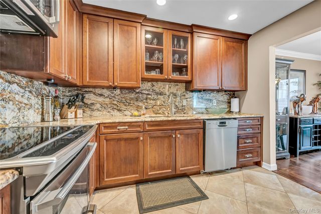 8 Fawn Ridge 8, Millwood, NY 10546