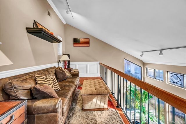 8 Fawn Ridge 8, Millwood, NY 10546